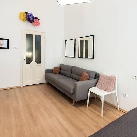 Cosy And Central Apartment With 4 Bedrooms And A/C Budapest Bagian luar foto