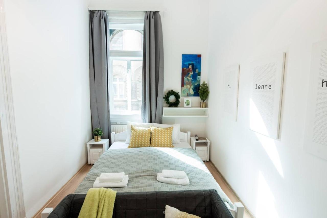 Cosy And Central Apartment With 4 Bedrooms And A/C Budapest Bagian luar foto