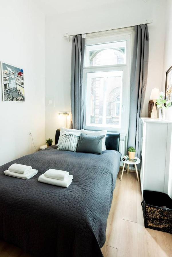 Cosy And Central Apartment With 4 Bedrooms And A/C Budapest Bagian luar foto