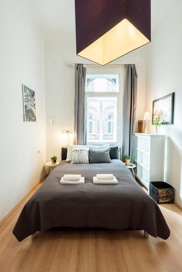 Cosy And Central Apartment With 4 Bedrooms And A/C Budapest Bagian luar foto