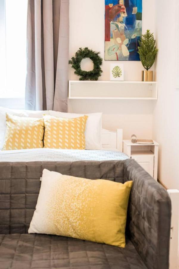 Cosy And Central Apartment With 4 Bedrooms And A/C Budapest Bagian luar foto