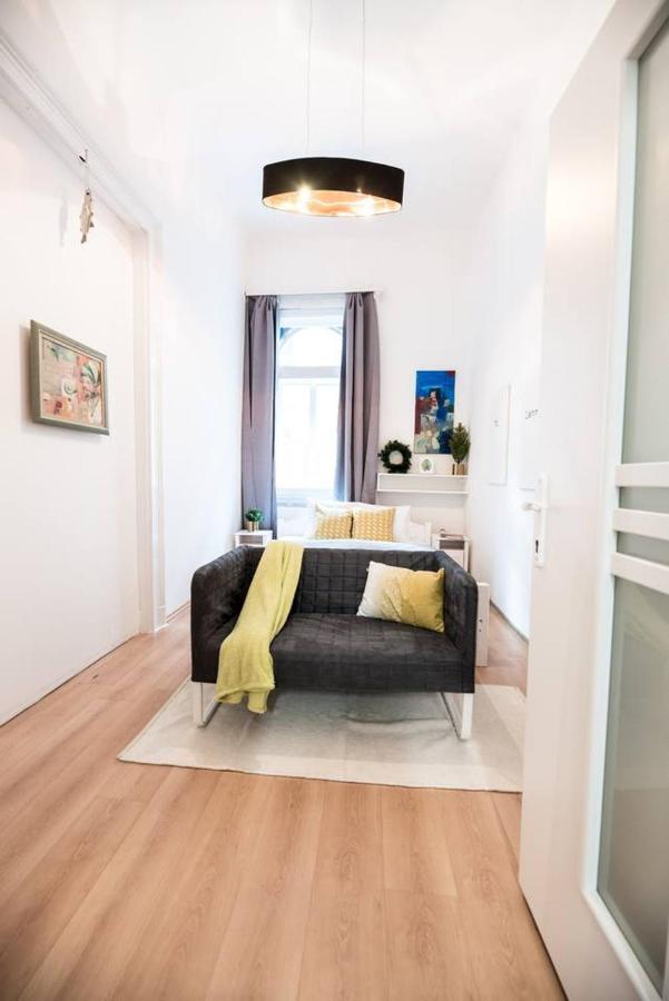 Cosy And Central Apartment With 4 Bedrooms And A/C Budapest Bagian luar foto