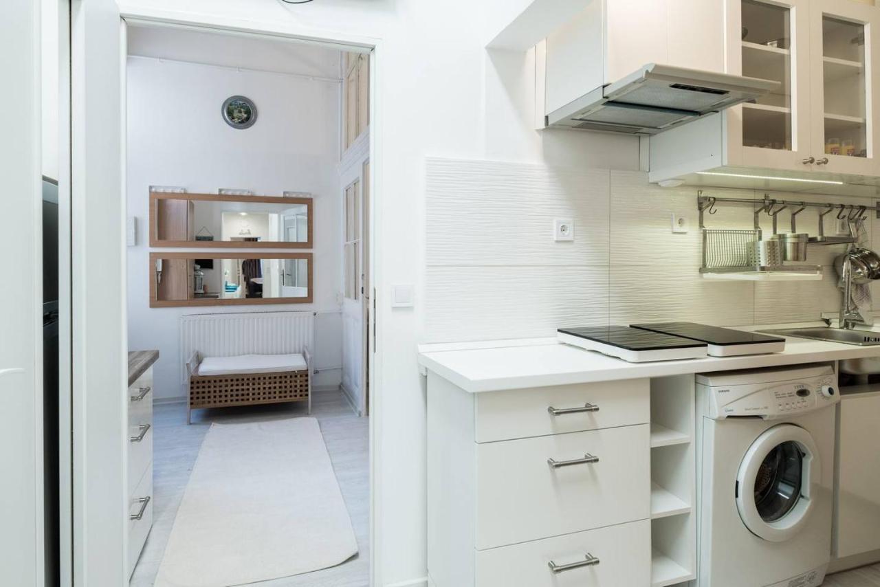 Cosy And Central Apartment With 4 Bedrooms And A/C Budapest Bagian luar foto