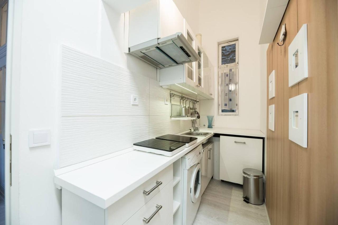 Cosy And Central Apartment With 4 Bedrooms And A/C Budapest Bagian luar foto