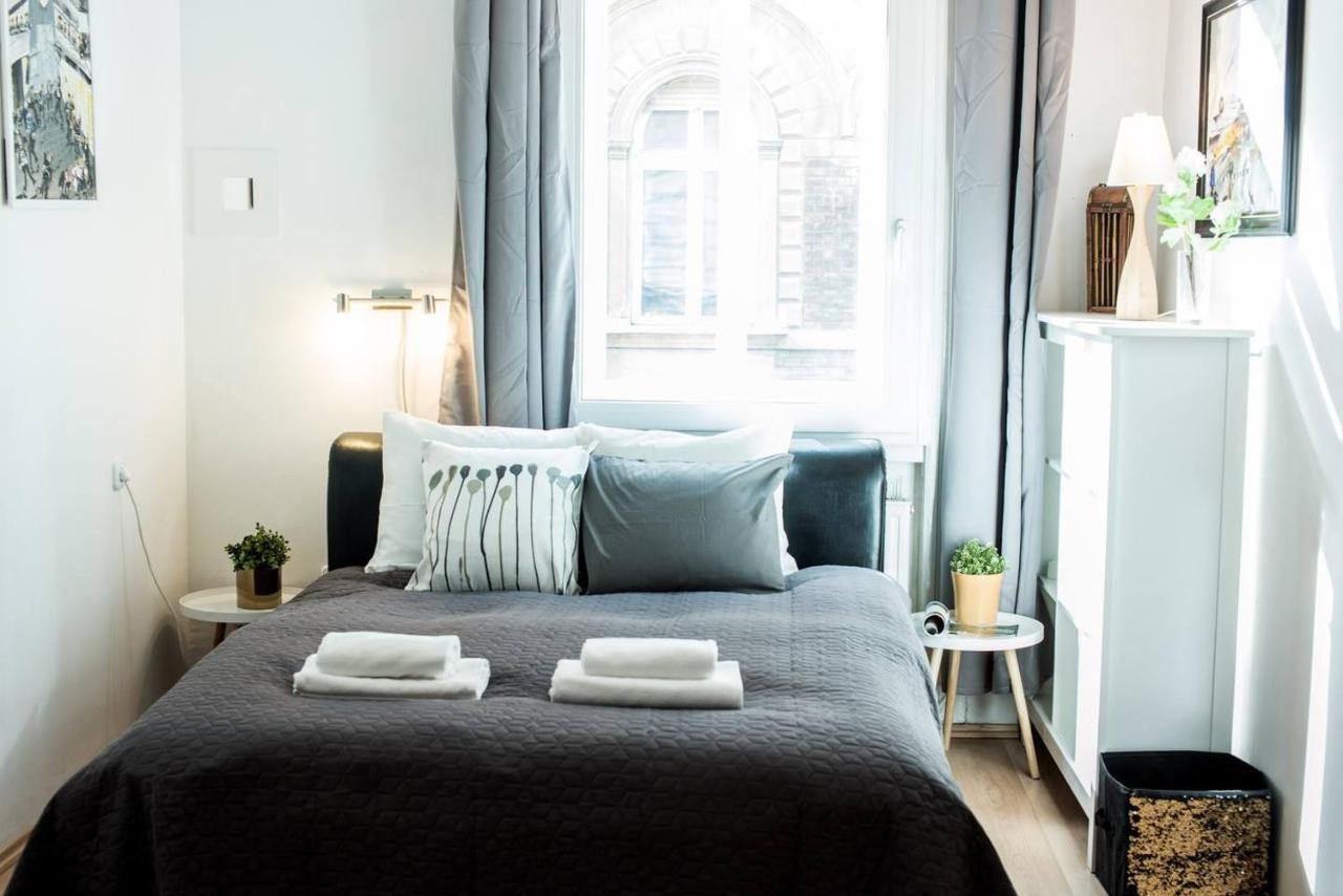 Cosy And Central Apartment With 4 Bedrooms And A/C Budapest Bagian luar foto