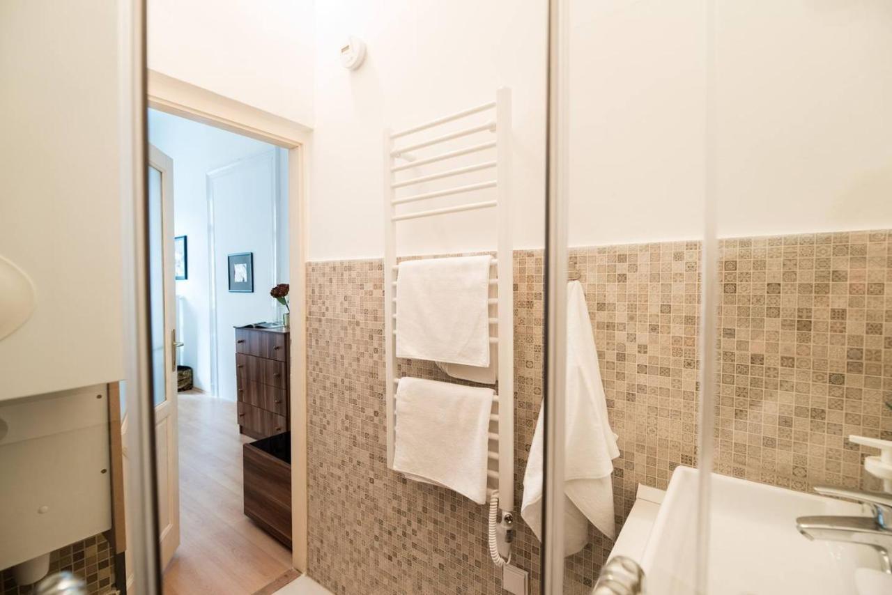 Cosy And Central Apartment With 4 Bedrooms And A/C Budapest Bagian luar foto