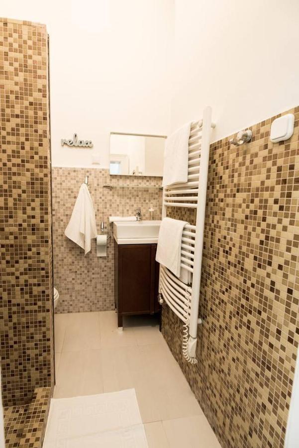 Cosy And Central Apartment With 4 Bedrooms And A/C Budapest Bagian luar foto