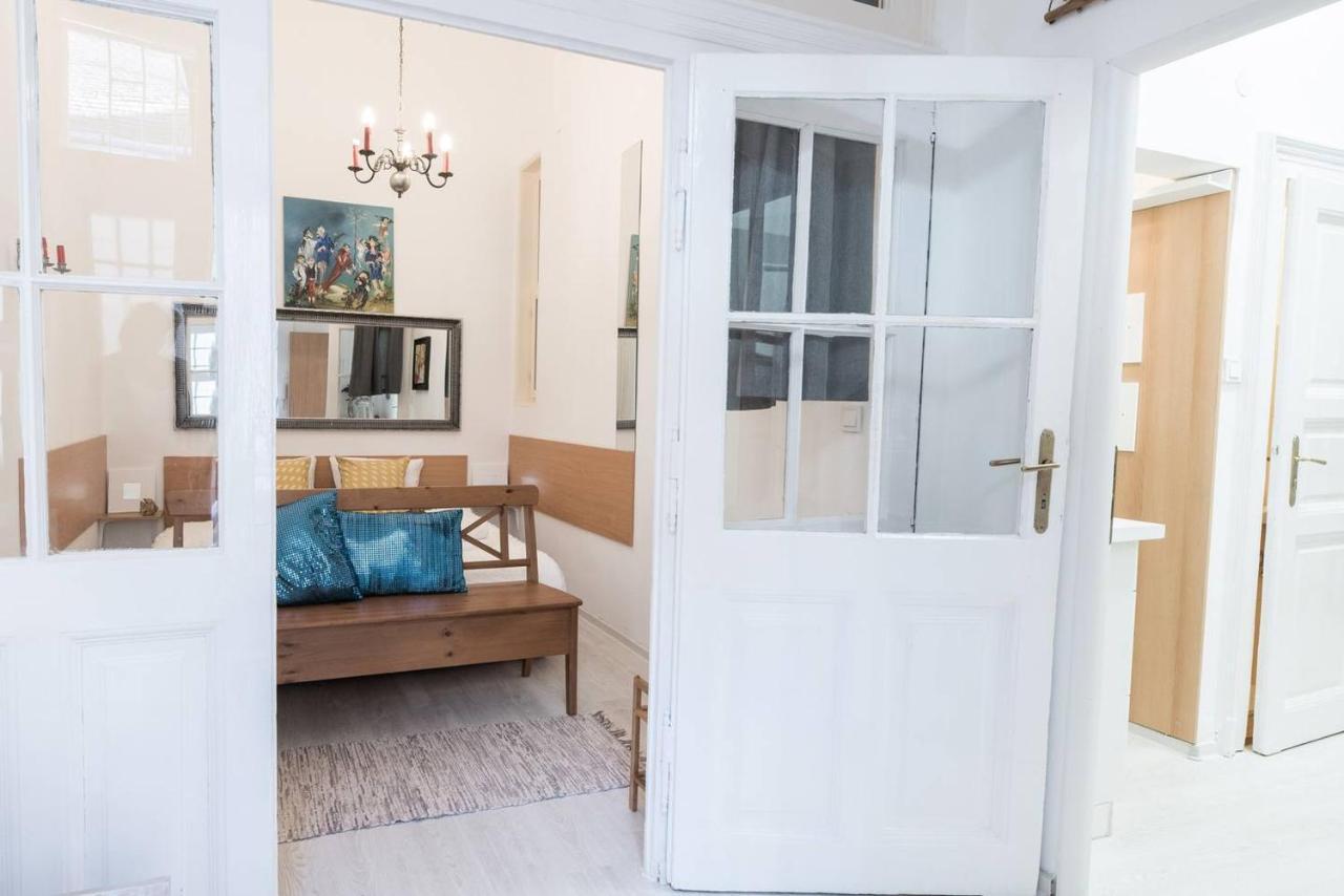 Cosy And Central Apartment With 4 Bedrooms And A/C Budapest Bagian luar foto
