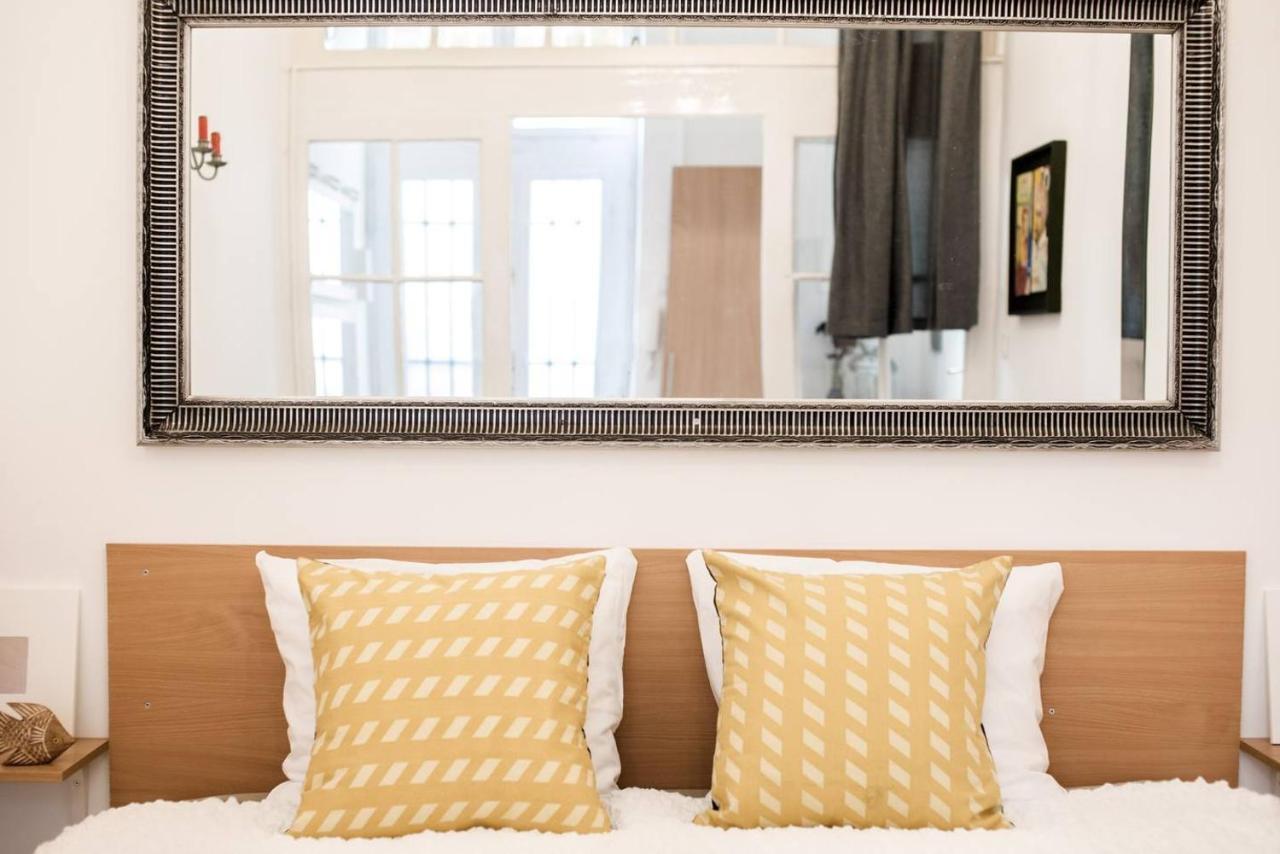 Cosy And Central Apartment With 4 Bedrooms And A/C Budapest Bagian luar foto