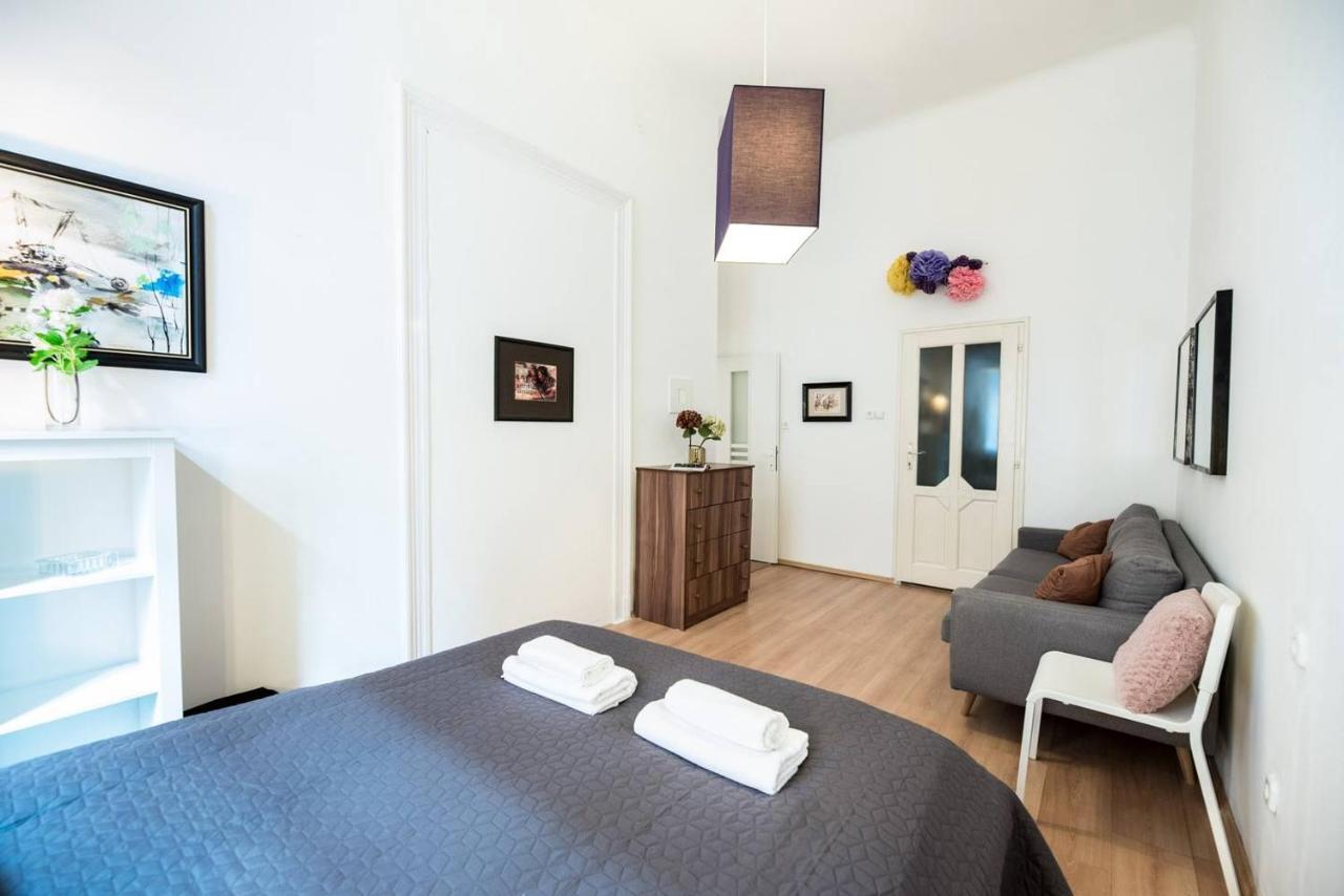 Cosy And Central Apartment With 4 Bedrooms And A/C Budapest Bagian luar foto