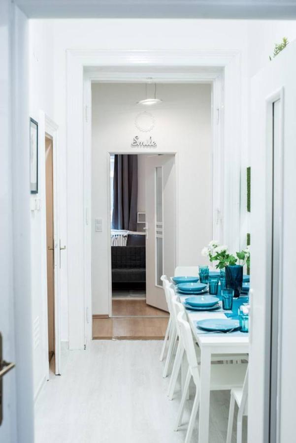 Cosy And Central Apartment With 4 Bedrooms And A/C Budapest Bagian luar foto