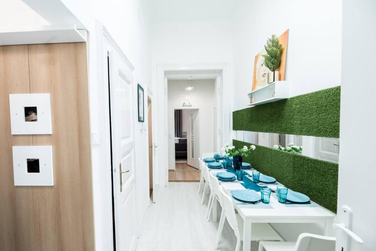 Cosy And Central Apartment With 4 Bedrooms And A/C Budapest Bagian luar foto