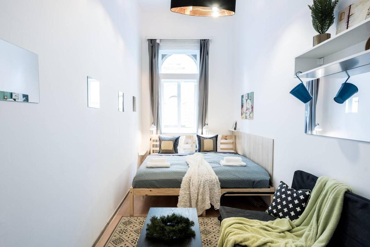 Cosy And Central Apartment With 4 Bedrooms And A/C Budapest Bagian luar foto